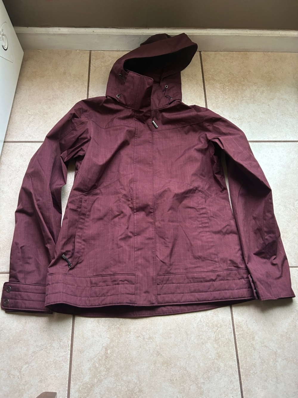 Columbia Women's Hooded Ski Jacket in Burgundy